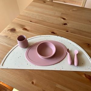 EZPZ bowl, cup & spoon + Mushie placemat